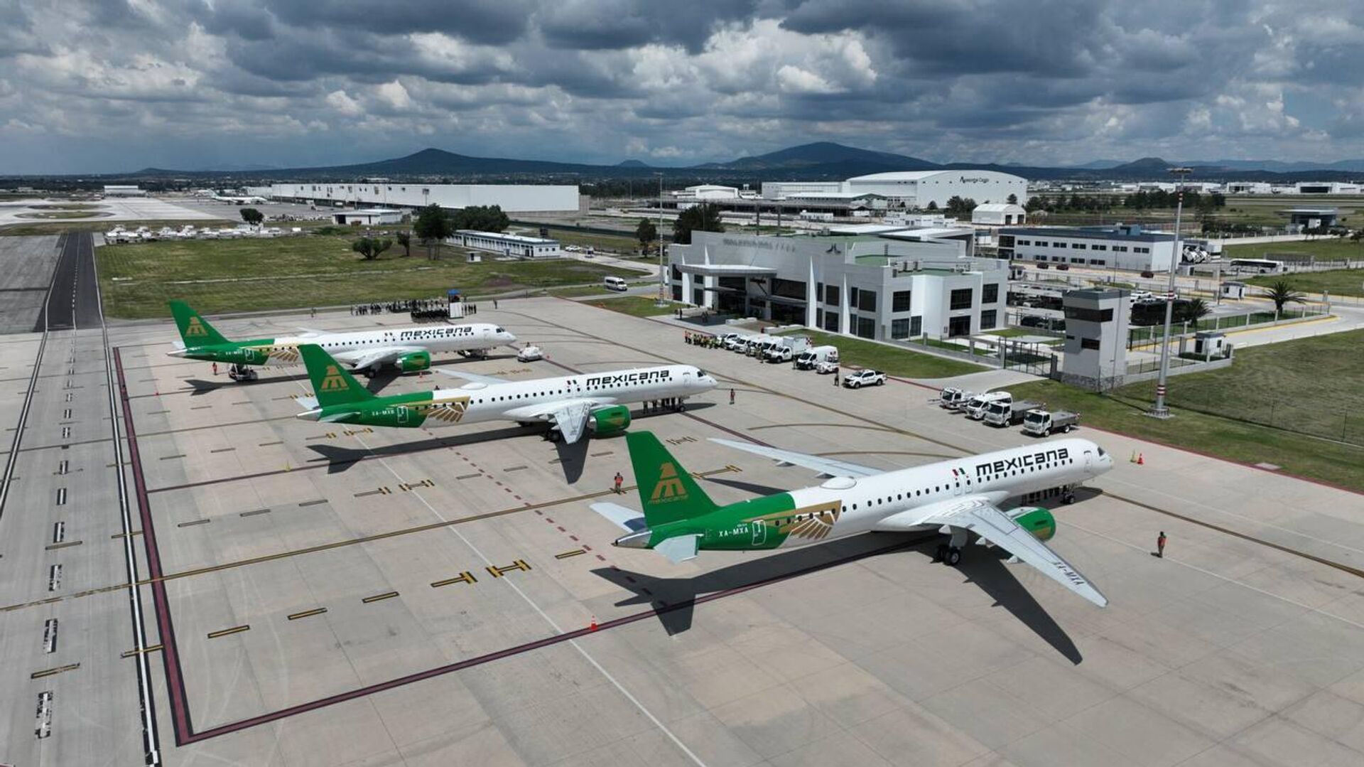 Llega a México el tercer avión Embraer que se integrará a la flota de la aerolínea del Estado Llega a México el tercer avión Embraer que se integrará a la flota de la aerolínea del Estado - Sputnik Mundo, 1920, 25.08.2025