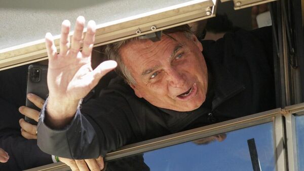 El 55% de los brasileños ve justo el arresto domiciliar de Bolsonaro - Sputnik Mundo