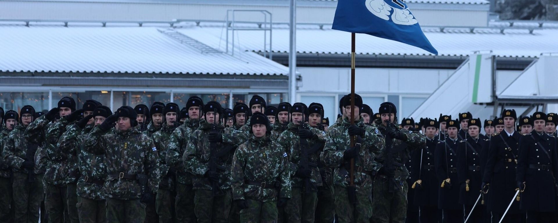 Las FFAA finlandesas con la bandera  - Sputnik Mundo, 1920, 28.08.2025