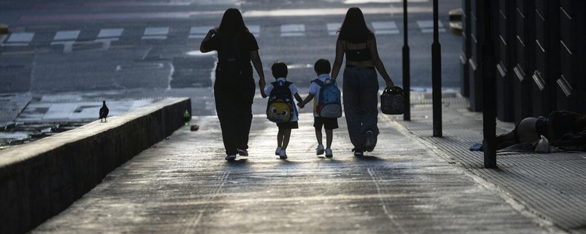 Las familias en Argentina pasan por un difícil momento económico. - Sputnik Mundo, 1920, 28.08.2025