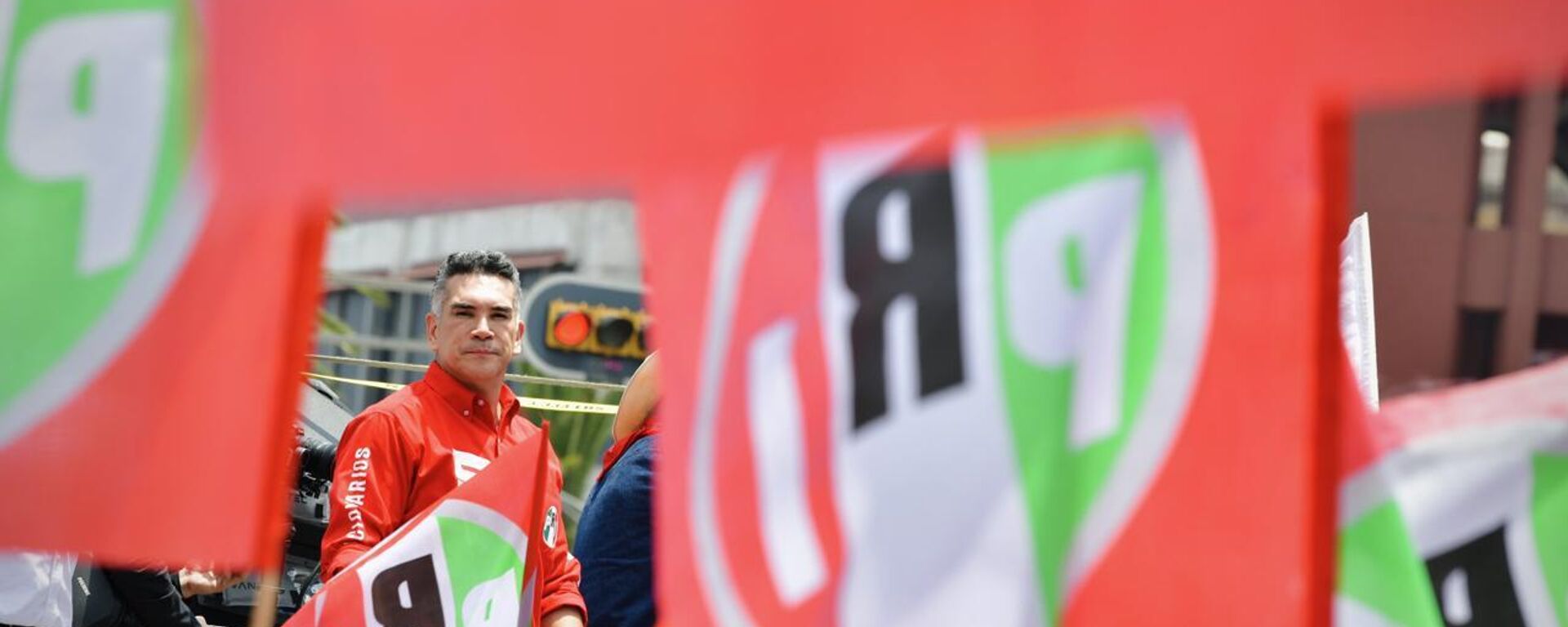 Será recordado como sepulturero del PRI: ¿quién es 'Alito', el senador mexicano que protagonizó una riña en el Congreso? (Parte 1 / Parte 2) - Sputnik Mundo, 1920, 24.02.2026