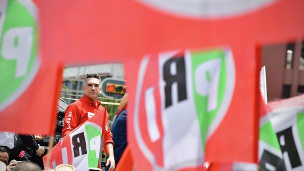 Será recordado como sepulturero del PRI: ¿quién es 'Alito', el senador mexicano que protagonizó una riña en el Congreso? (Parte 1 / Parte 2) Será recordado como sepulturero del PRI: ¿quién es 'Alito', el senador mexicano que protagonizó una riña en el Congreso? (Parte 1 / Parte 2) - Sputnik Mundo