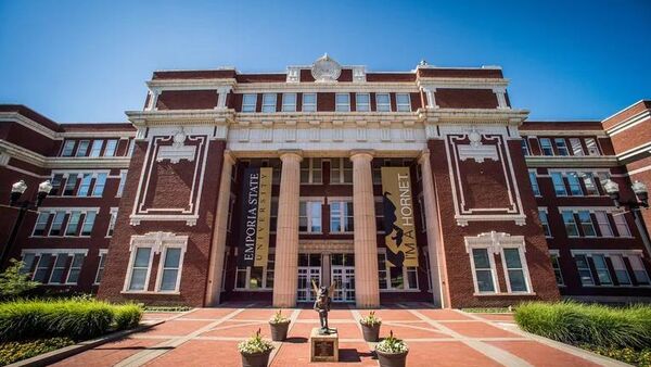 Reportan tirador activo cerca de la Universidad Emporia State, en Kansas - Sputnik Mundo