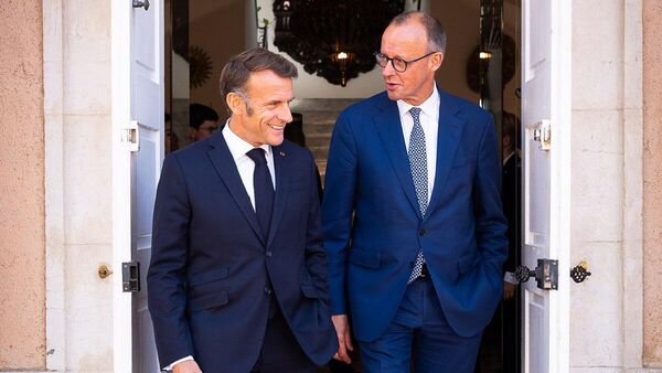 Emmanuel Macron y Friedrich Merz Emmanuel Macron y Friedrich Merz - Sputnik Mundo