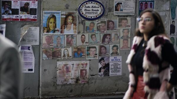 Miles de familias en México buscan a sus seres queridos desaparecidos. - Sputnik Mundo
