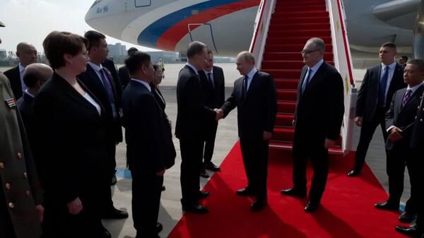 El presidente de Rusia, Vladímir Putin, llega a China. - Sputnik Mundo