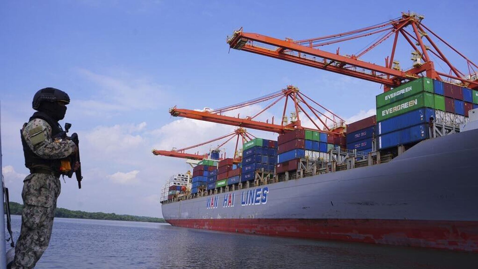 Declaran emergencia en puertos de Guayaquil para combatir el tráfico de drogas y las extorsiones Declaran emergencia en puertos de Guayaquil para combatir el tráfico de drogas y las extorsiones - Sputnik Mundo, 1920, 31.08.2025