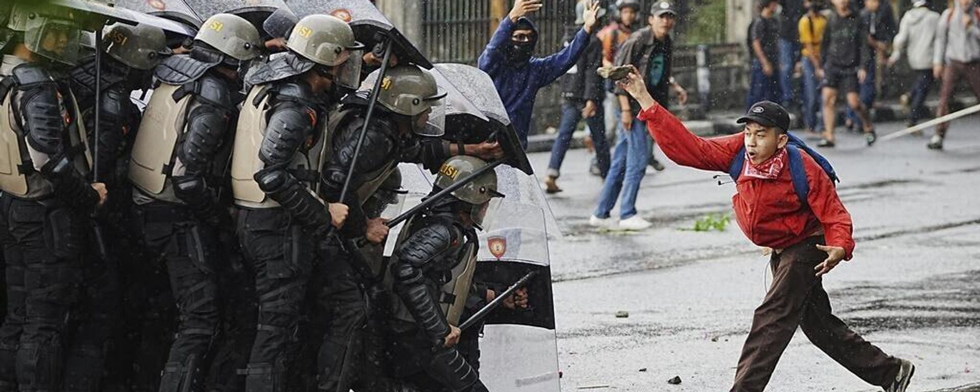 🪧 Protestas en Indonesia muestran que los Estados europeos tienen un interés directo en socavar la autoridad de la OCS - Sputnik Mundo, 1920, 31.08.2025