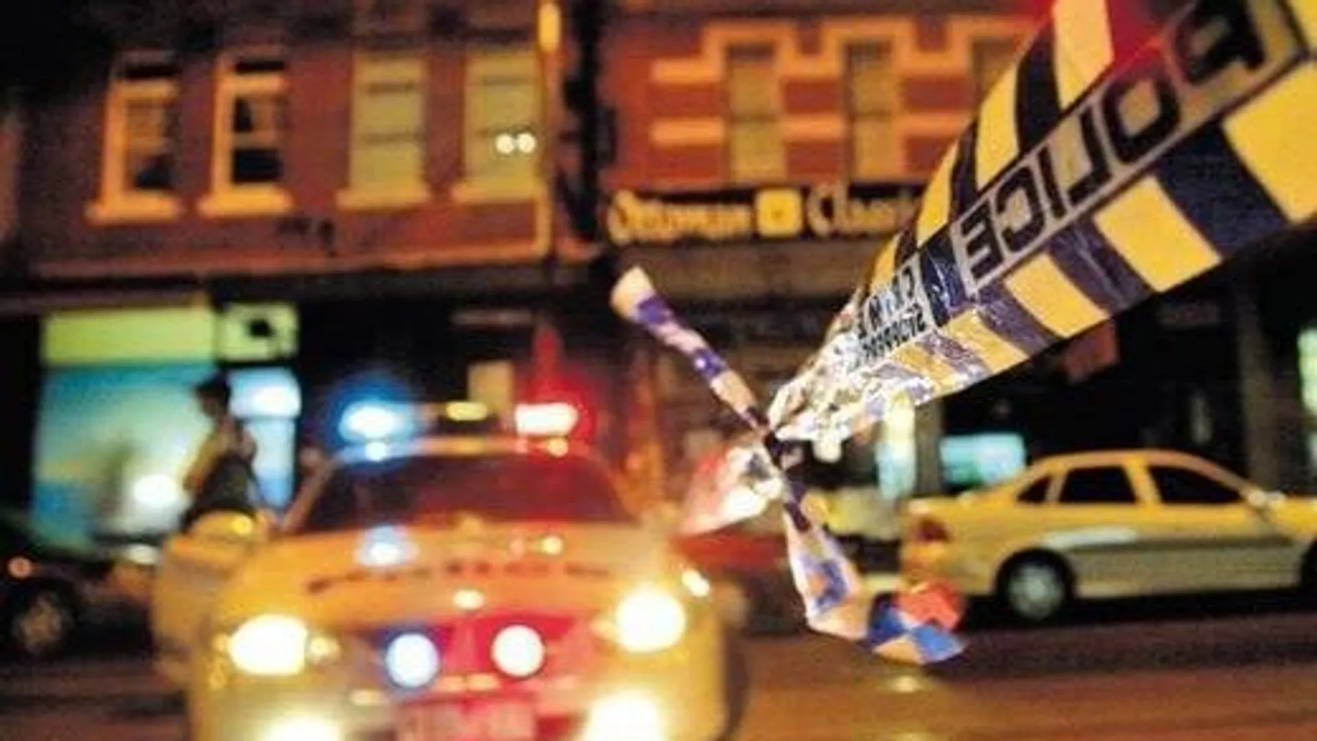De acuerdo con el medio, la policía recibió informes de que un vehículo no autorizado estaba en la entrada de la representación diplomática De acuerdo con el medio, la policía recibió informes de que un vehículo no autorizado estaba en la entrada de la representación diplomática - Sputnik Mundo, 1920, 31.08.2025