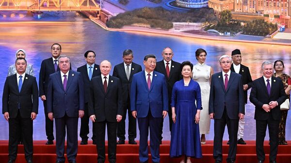 El Consejo de jefes de Estado de los países miembros de la OCS adopta la Declaración de Tianjin - Sputnik Mundo