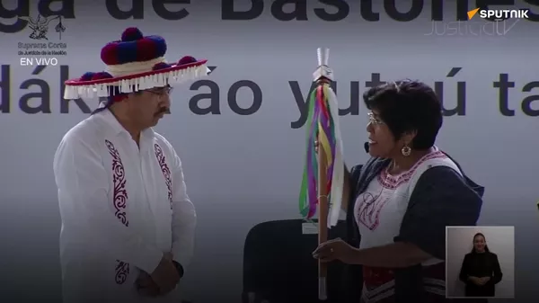 Nuevo presidente de la Corte de México recibe Bastón de Mando, símbolo indígena de autoridad - Sputnik Mundo