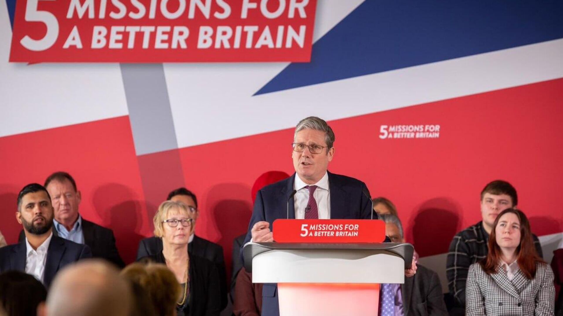 Reino Unido reitera sus planes de cerrar todos los hoteles de asilo en 2029 Reino Unido reitera sus planes de cerrar todos los hoteles de asilo en 2029 - Sputnik Mundo, 1920, 02.09.2025