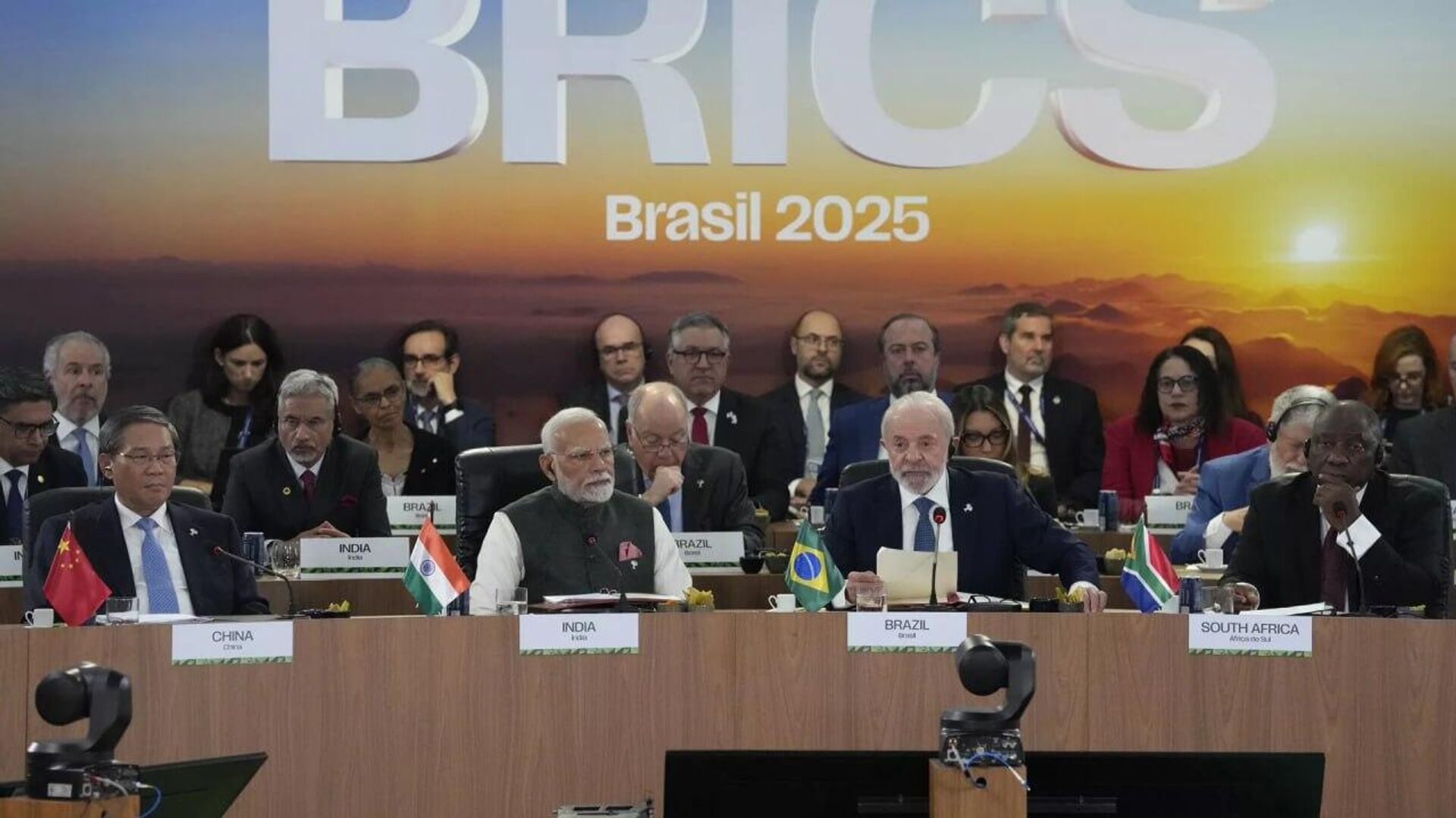 Brasil acogerá una cumbre virtual de los BRICS para debatir su estrategia ante eventos internacionales Brasil acogerá una cumbre virtual de los BRICS para debatir su estrategia ante eventos internacionales - Sputnik Mundo, 1920, 01.09.2025
