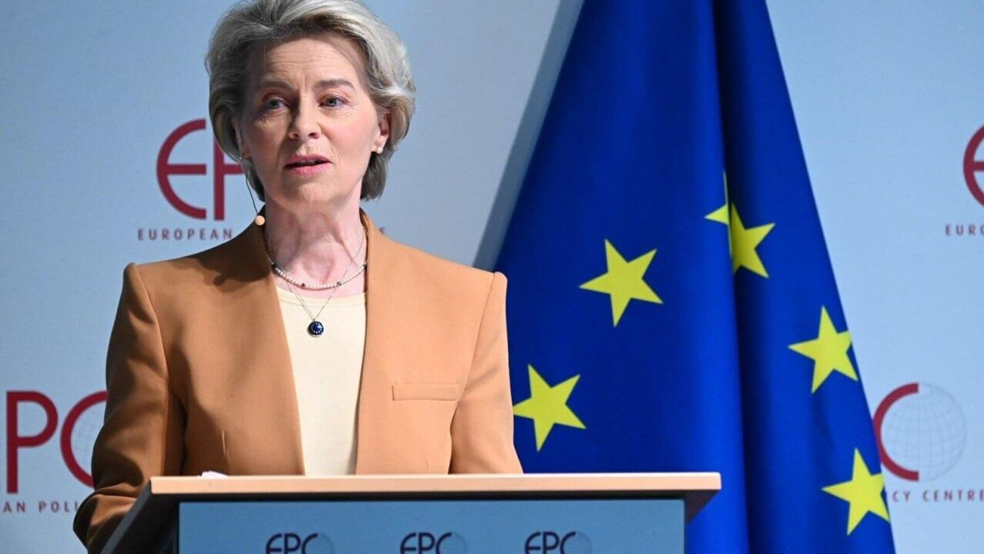 El Kremlin desmiente la supuesta implicación de Rusia en el fallo del GPS del avión de Von der Leyen El Kremlin desmiente la supuesta implicación de Rusia en el fallo del GPS del avión de Von der Leyen - Sputnik Mundo, 1920, 01.09.2025