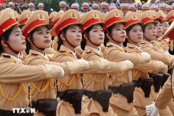 Presidente de Cuba asiste al gran desfile en Vietnam y se reúne con el primer ministro del país Presidente de Cuba asiste al gran desfile en Vietnam y se reúne con el primer ministro del país - Sputnik Mundo