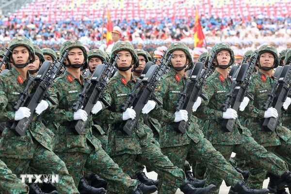 Presidente de Cuba asiste al gran desfile en Vietnam y se reúne con el primer ministro del país Presidente de Cuba asiste al gran desfile en Vietnam y se reúne con el primer ministro del país - Sputnik Mundo