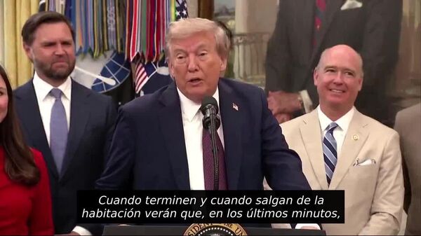 Trump dijo que se destruyó un bote con muchas drogas que supuestamente partió de Venezuela - Sputnik Mundo