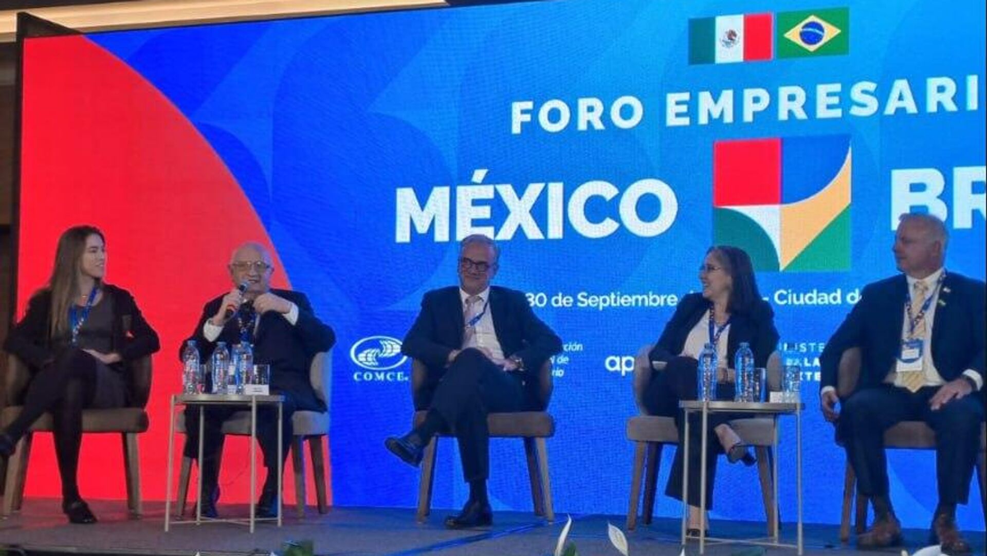 México y Brasil buscan expandir su acuerdo binacional de comercio México y Brasil buscan expandir su acuerdo binacional de comercio - Sputnik Mundo, 1920, 03.09.2025