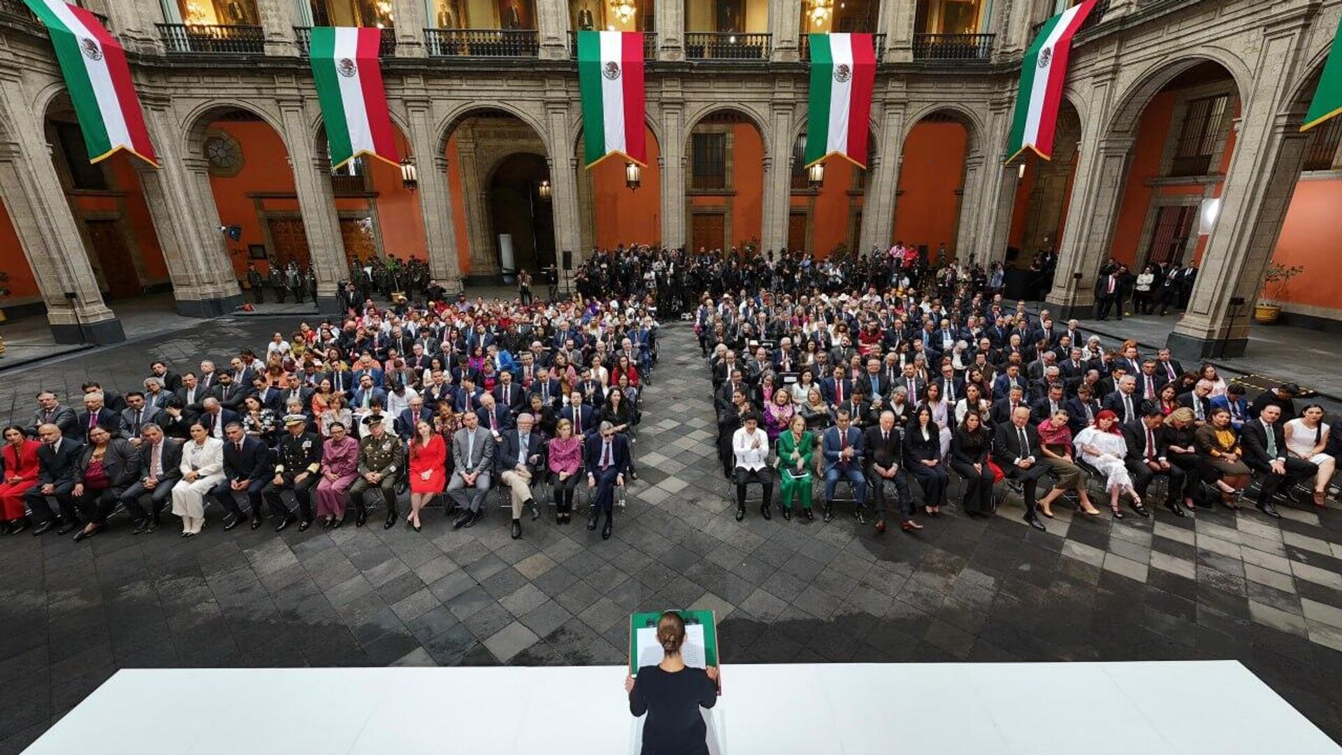 Sheinbaum pide a los gobiernos locales homologar la estrategia federal de seguridad Sheinbaum pide a los gobiernos locales homologar la estrategia federal de seguridad - Sputnik Mundo, 1920, 03.09.2025