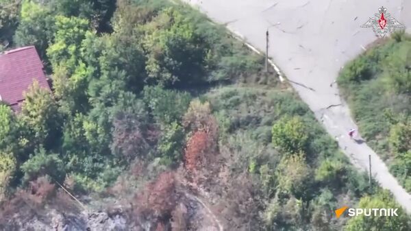 🪖🪖 Defensa rusa muestra nuevas imágenes desde Kúpiansk tras declarar el control sobre la mitad de la ciudad - Sputnik Mundo