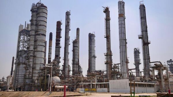 Pemex va por la recompra de bonos de deuda por casi 10 - Sputnik Mundo