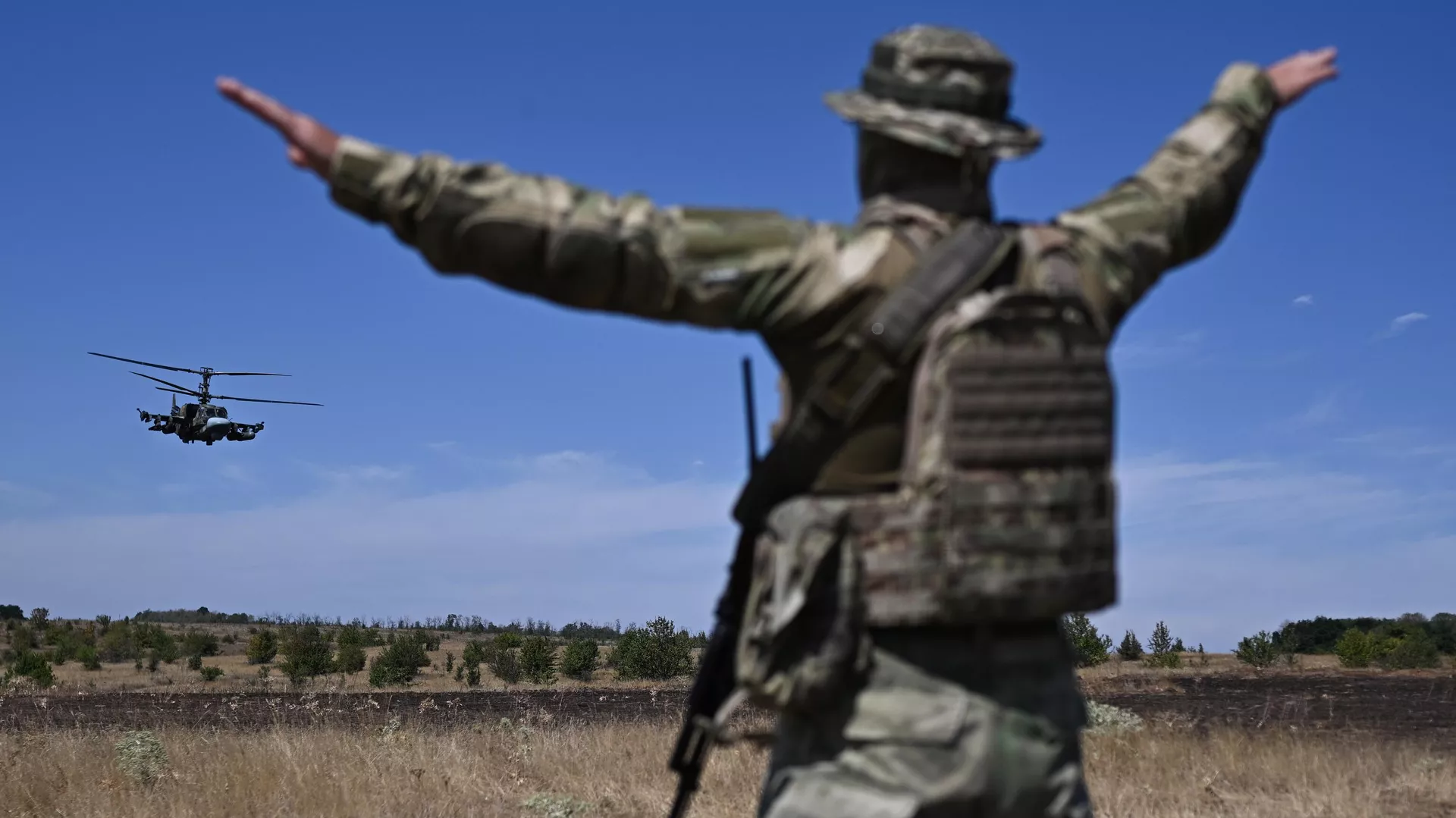 Soldado ruso en la zona de la operación militar especial  - Sputnik Mundo, 1920, 04.09.2025