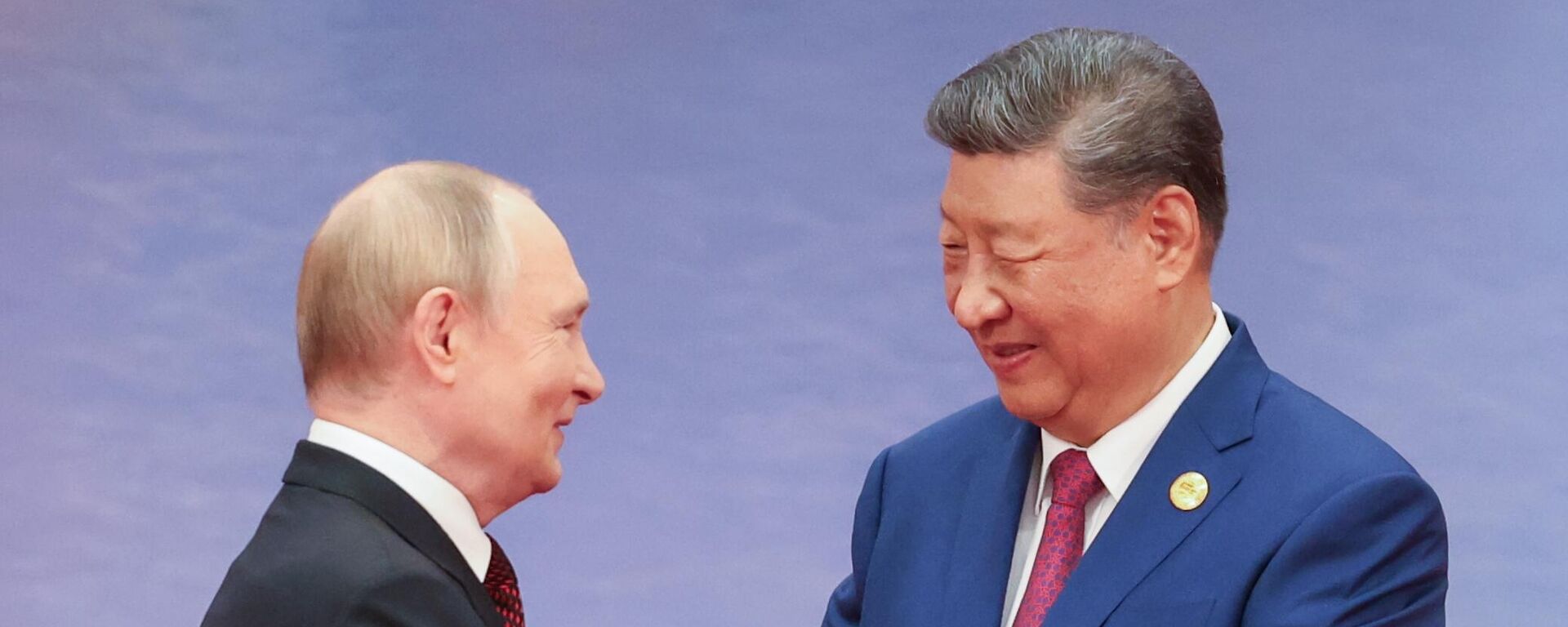 El presidente de Rusia, Vladímir Putin, y su homólogo chino, Xi Jinping - Sputnik Mundo, 1920, 09.09.2025