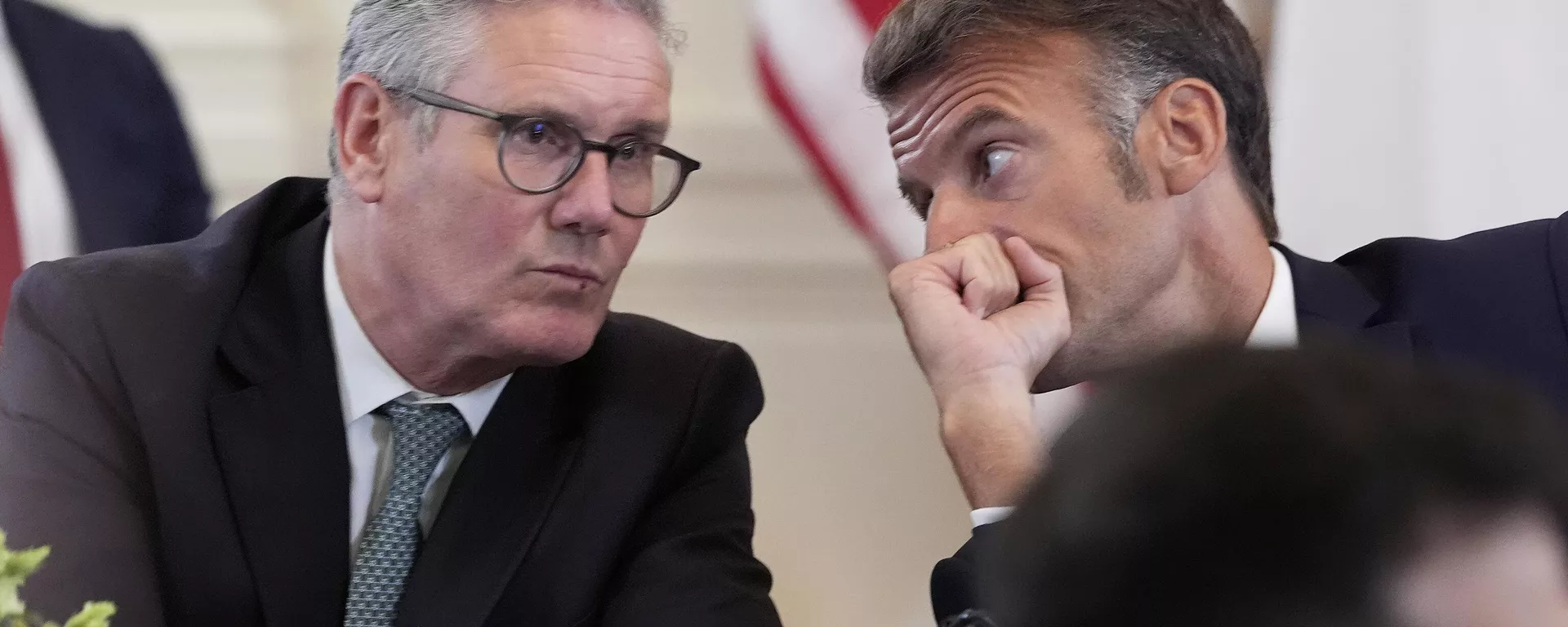 Il primo ministro britannico Keir Starmer e il presidente francese Emmanuel Macron - Sputnik Mundo, 1920, 24.02.2026