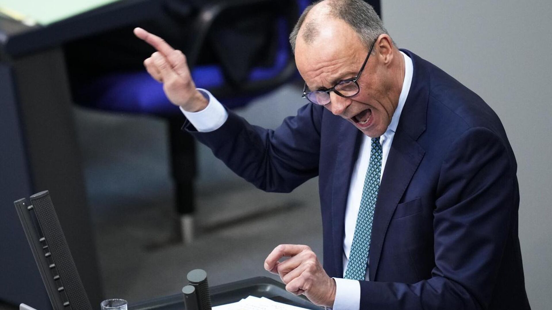 ¿Miedo a otro mal desenlace para los alemanes? Reportan que las ansias de revancha de Merz preocupan a la élite política en Berlín ¿Miedo a otro mal desenlace para los alemanes? Reportan que las ansias de revancha de Merz preocupan a la élite política en Berlín - Sputnik Mundo, 1920, 04.09.2025