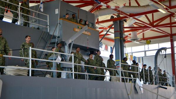 El Pentágono aprueba el uso de una base naval en Chicago para las operaciones de ICE - Sputnik Mundo