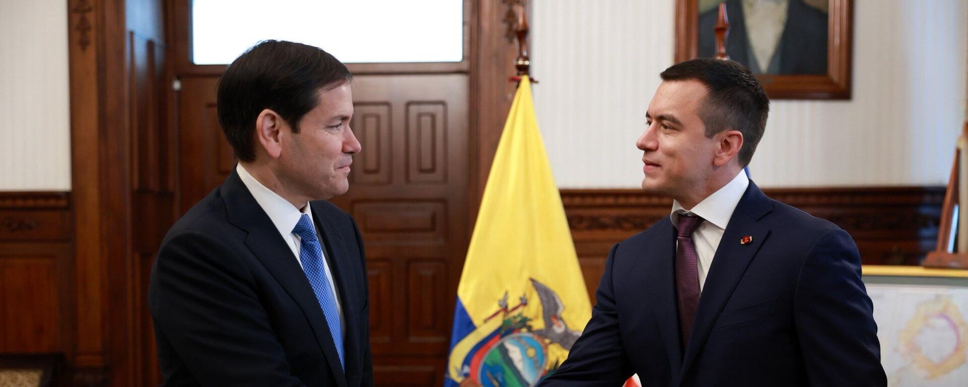 El secretario de Estado de EEUU, Marco Rubio, junto al presidente de Ecuador, Daniel Noboa, durante su visita a Quito en septiembre de 2025 - Sputnik Mundo, 1920, 05.09.2025