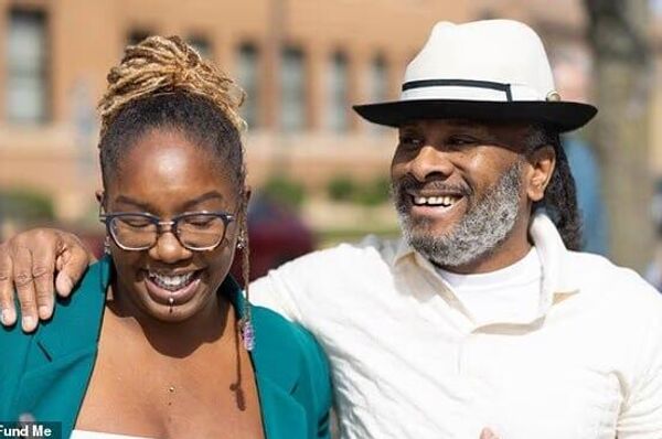  27 años de encarcelamiento injusto: estadounidense inocente es liberado tras la confesión de la verdadera asesina 27 años de encarcelamiento injusto: estadounidense inocente es liberado tras la confesión de la verdadera asesina - Sputnik Mundo