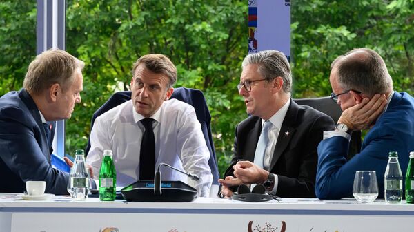 El primer ministro de Polonia, Donald Tusk (izquierda); el presidente de Francia, Emmanuel Macron; el primer ministro del Reino Unido, Keir Starmer, y el canciller alemán, Friedrich Merz  - Sputnik Mundo