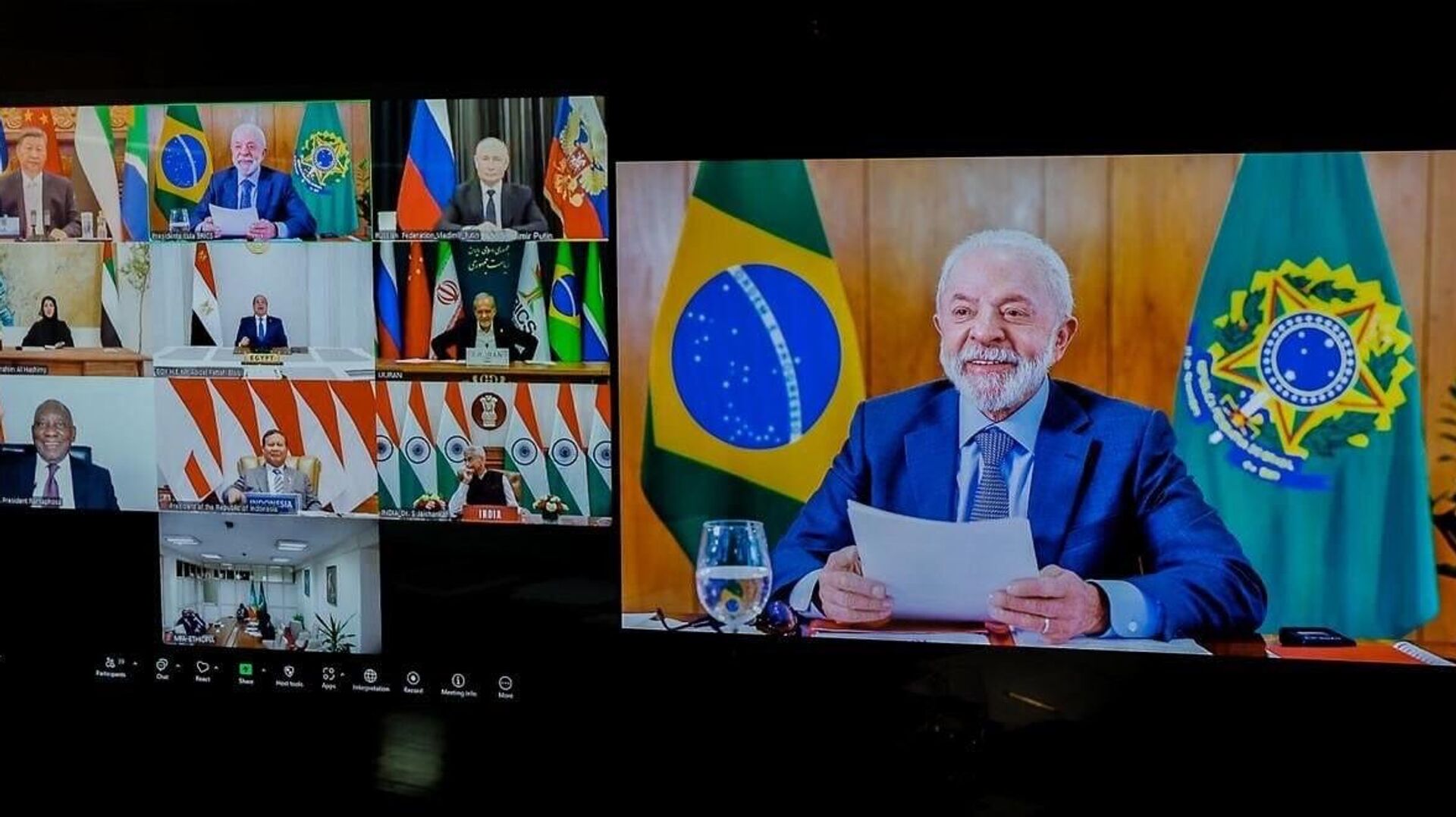 Aranceles de EEUU a integrantes de los BRICS han acercado aún más a la asociación, opina un experto Aranceles de EEUU a integrantes de los BRICS han acercado aún más a la asociación, opina un experto - Sputnik Mundo, 1920, 09.09.2025