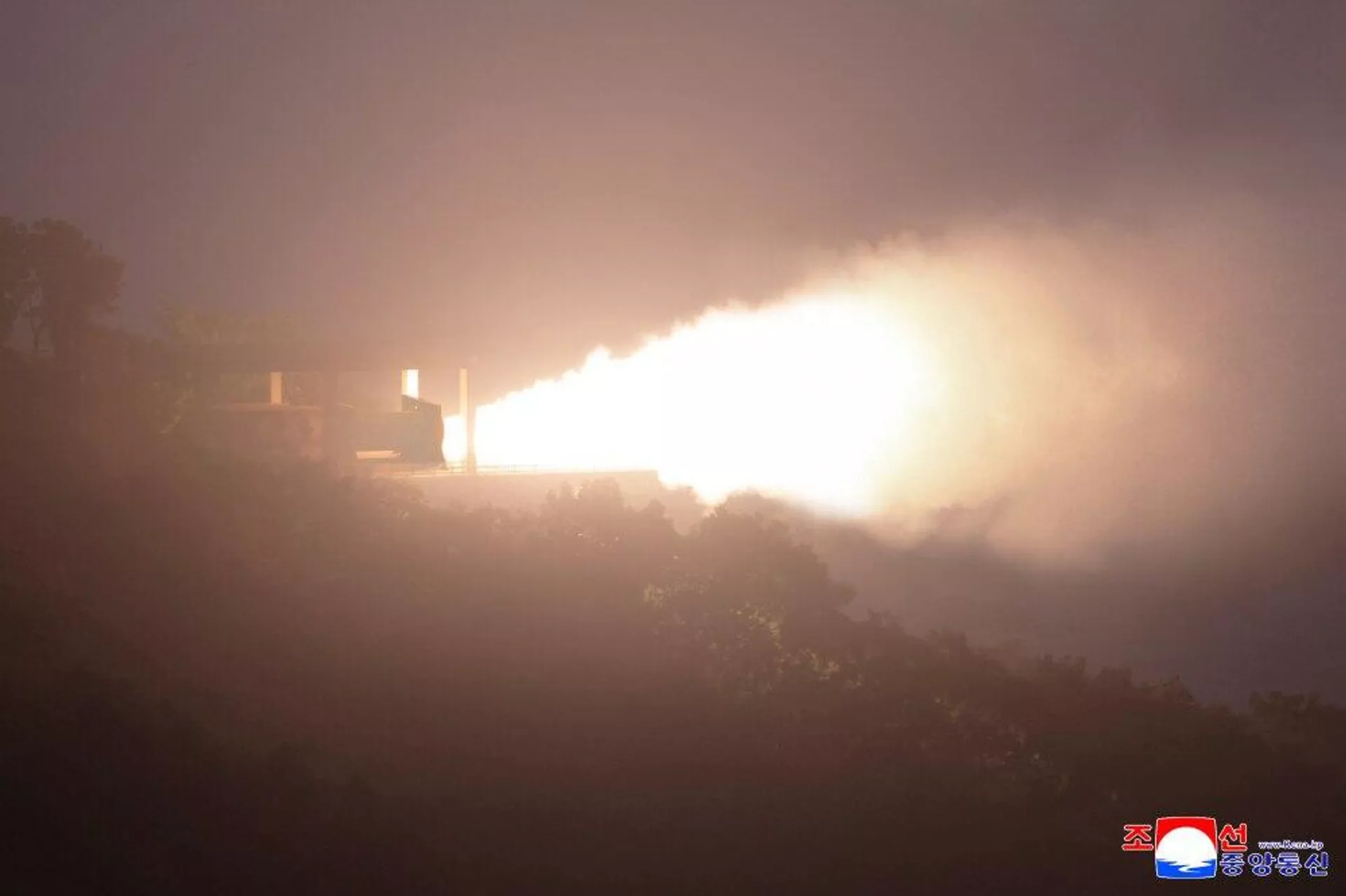 Corea del Norte realiza el ensayo de un propulsor para misiles balísticos intercontinentales - Sputnik Mundo, 1920, 09.09.2025