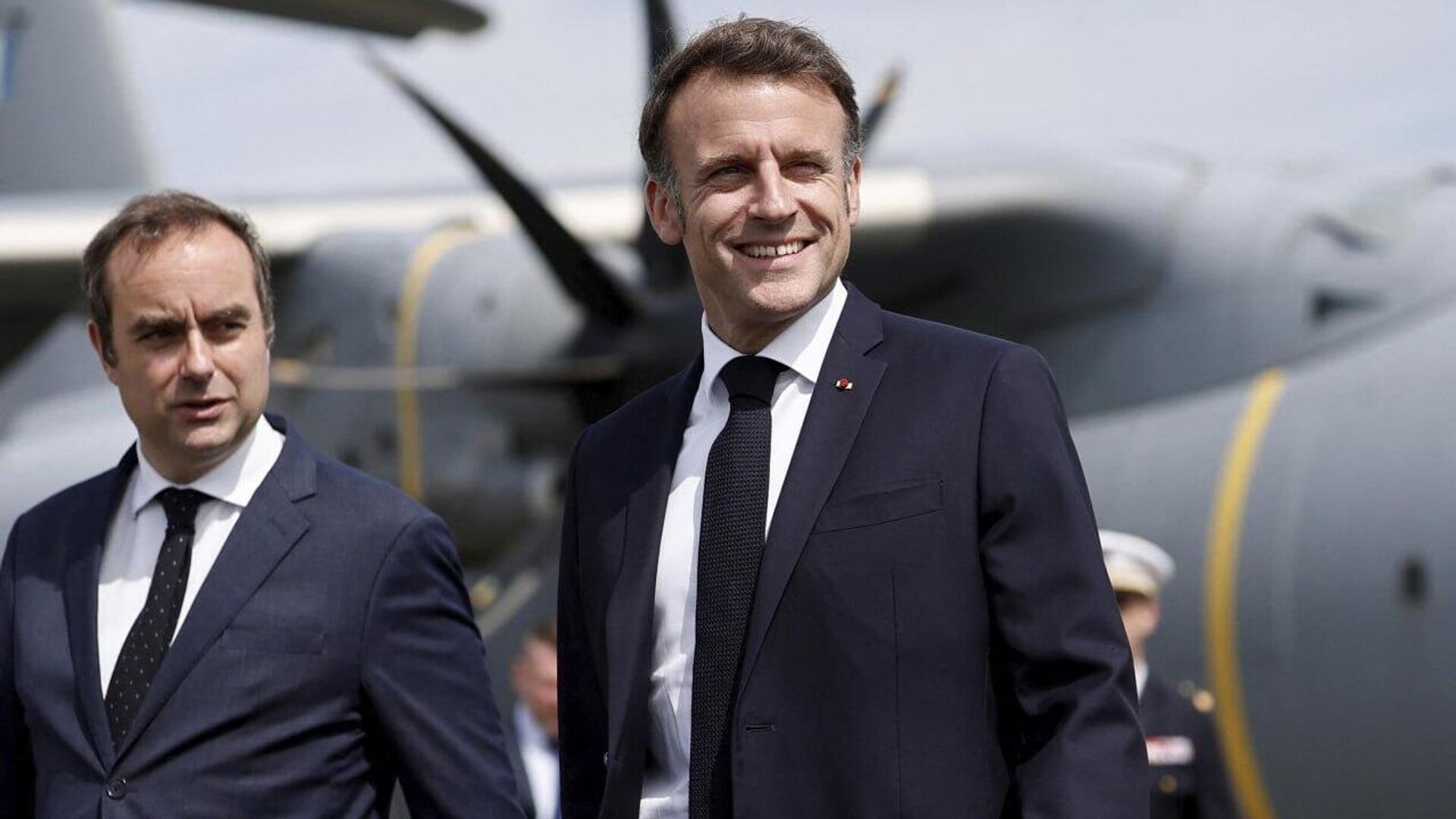 Macron propone nuevo primer ministro de Francia tras la dimisión del Gobierno de Bayrou, informan medios - Sputnik Mundo, 1920, 09.09.2025