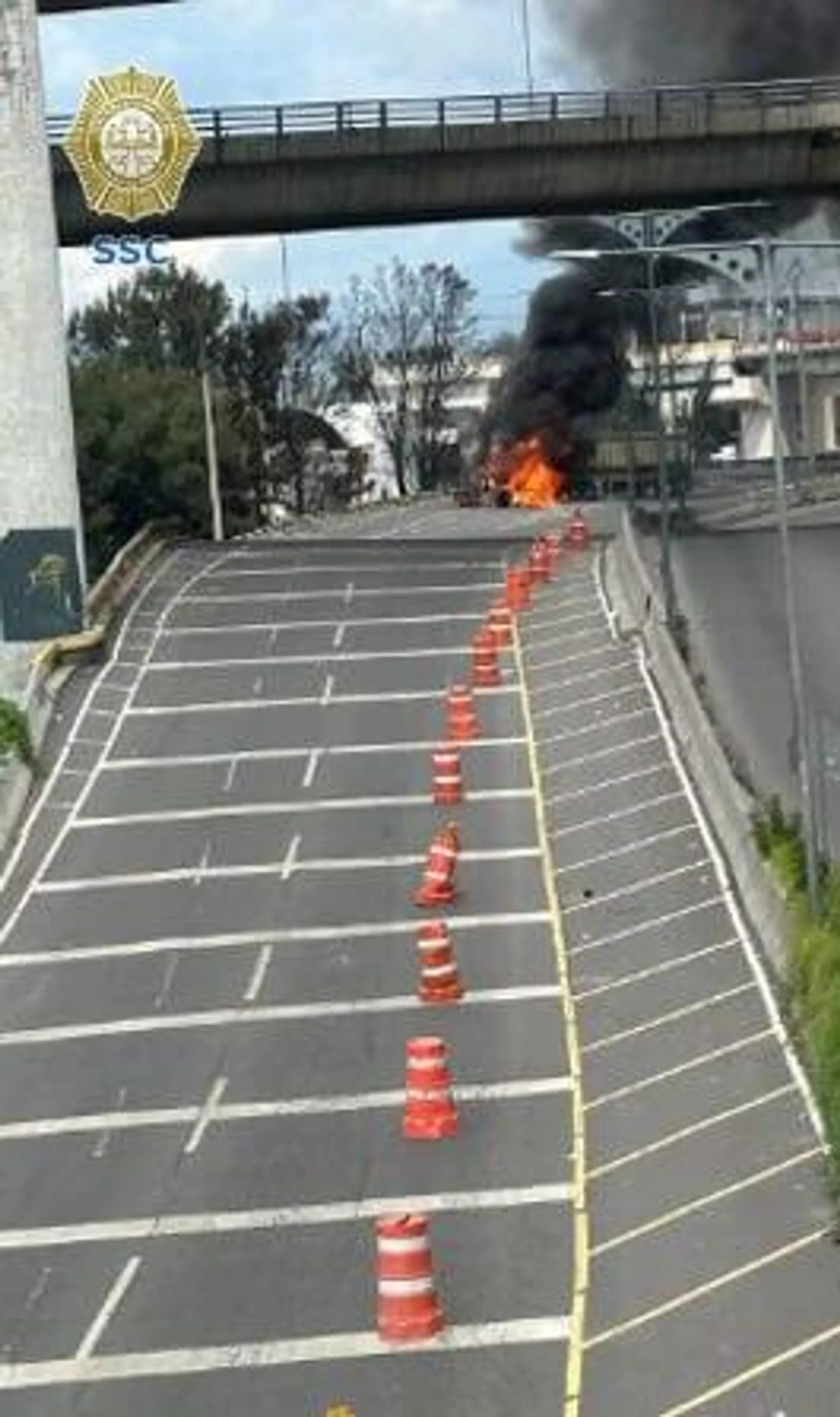 Explota una pipa de gas al Oriente de la Ciudad de México Explota una pipa de gas al Oriente de la Ciudad de México - Sputnik Mundo, 1920, 10.09.2025