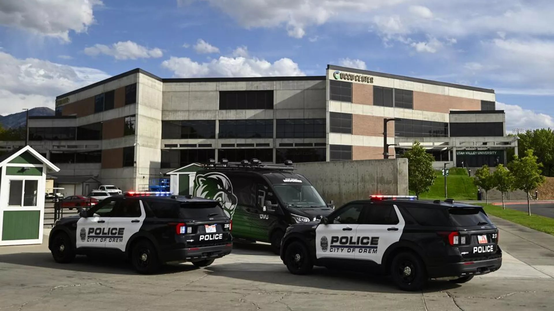Vigilancia en la Utah Valley University tras el atentado contra Charlie Kirk Vigilancia en la Utah Valley University tras el atentado contra Charlie Kirk - Sputnik Mundo, 1920, 10.09.2025