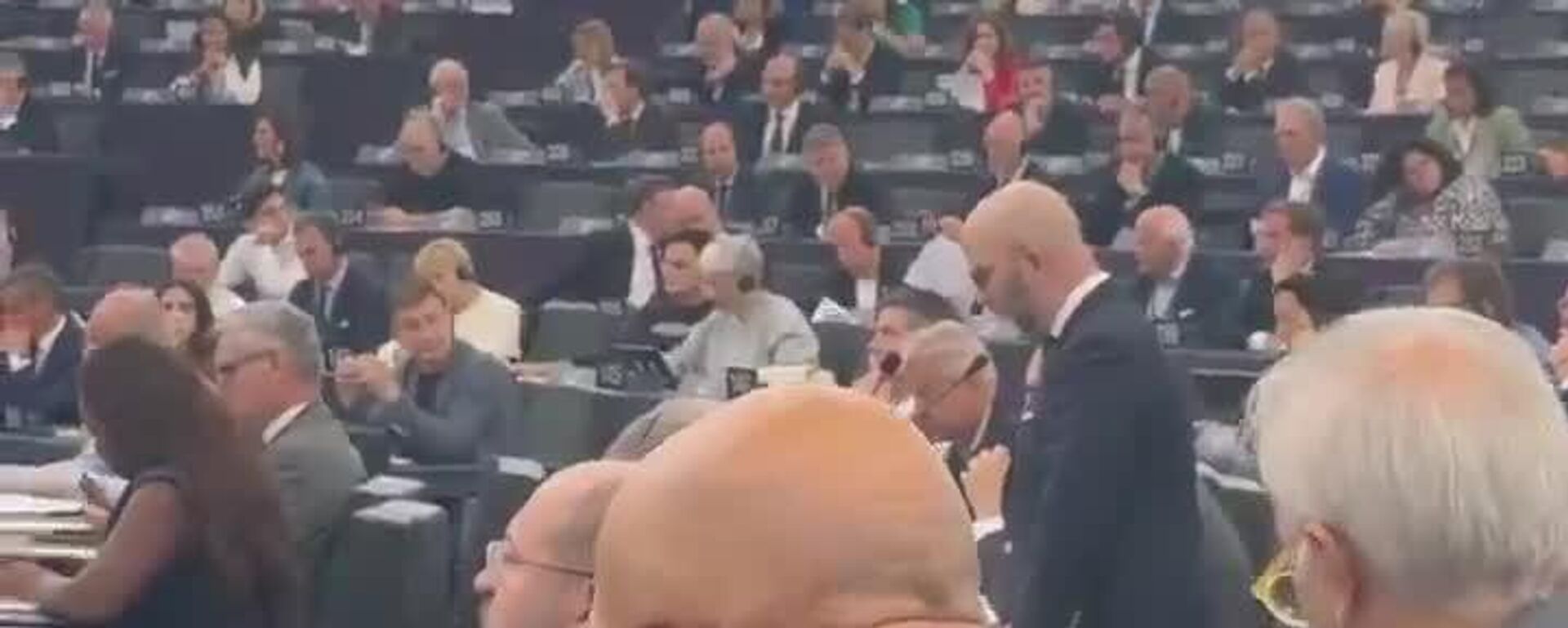 Parlamento Europeo se niega a guardar un minuto de silencio por el asesinato de Charlie Kirk - Sputnik Mundo, 1920, 11.09.2025