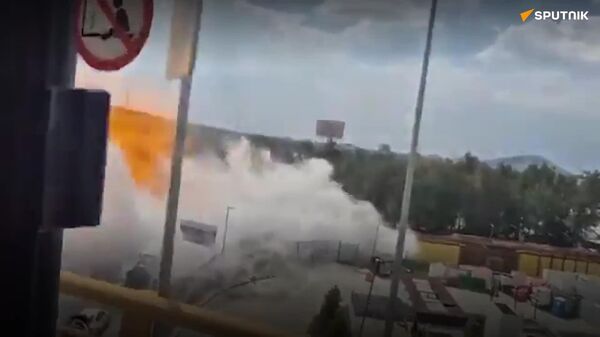 Hay ocho fallecidos por la explosión de una pipa de gas en la capital de México - Sputnik Mundo