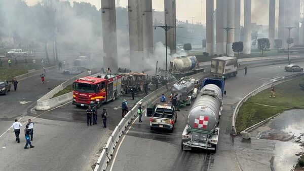 Van 10 fallecidos por la explosión de una pipa de gas en la capital de México - Sputnik Mundo