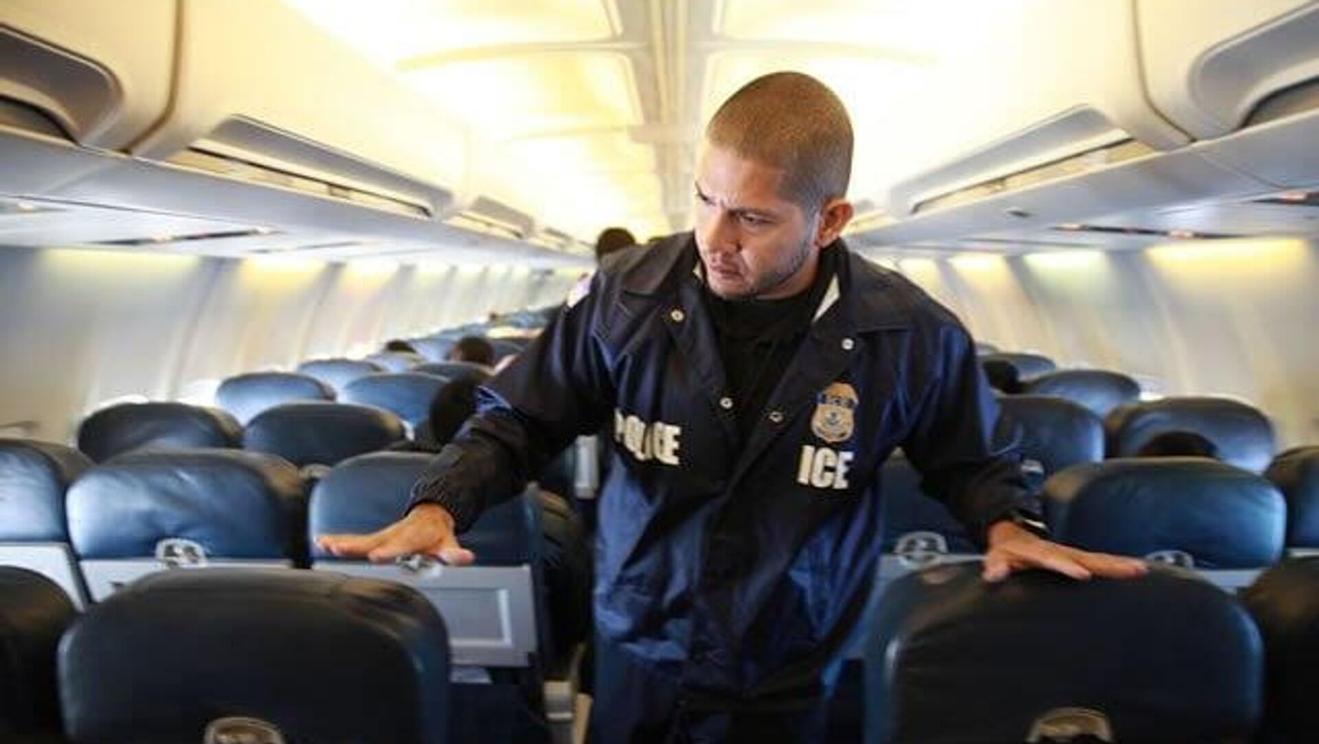 Un agente de ICE mata a tiros a inmigrante durante intento de detención en Chicago Un agente de ICE mata a tiros a inmigrante durante intento de detención en Chicago - Sputnik Mundo, 1920, 12.09.2025