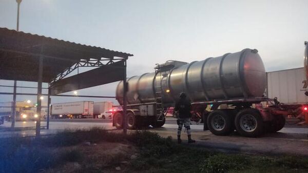 Transporte de gasolina en México - Sputnik Mundo