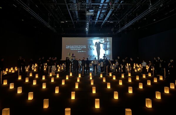 Despedida del diseñador de moda italiano Giorgio Armani en el centro de exposiciones de la casa de moda Armani/Teatro en Milán. Armani falleció el 4 de septiembre a los 91 años. - Sputnik Mundo