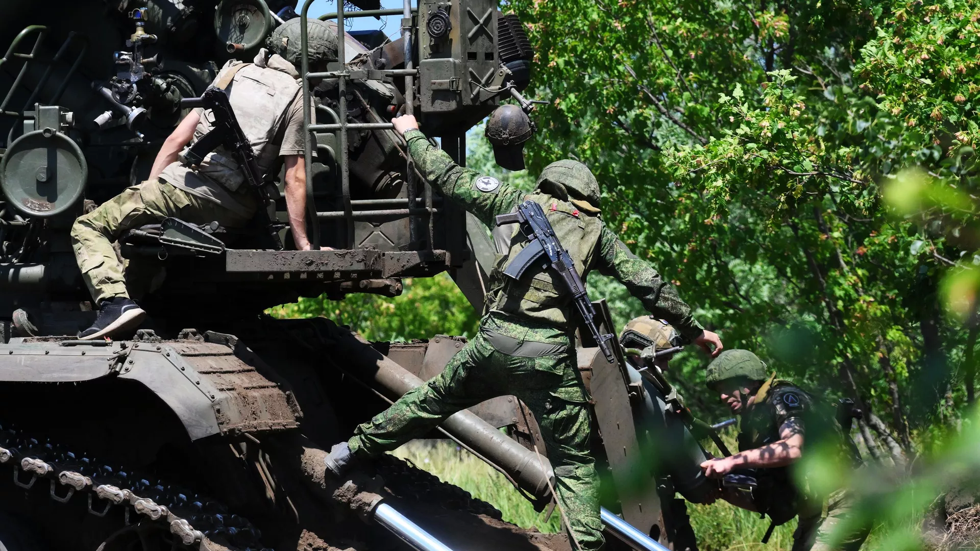 Soldados rusos en la zona de la operación militar especial - Sputnik Mundo, 1920, 13.09.2025