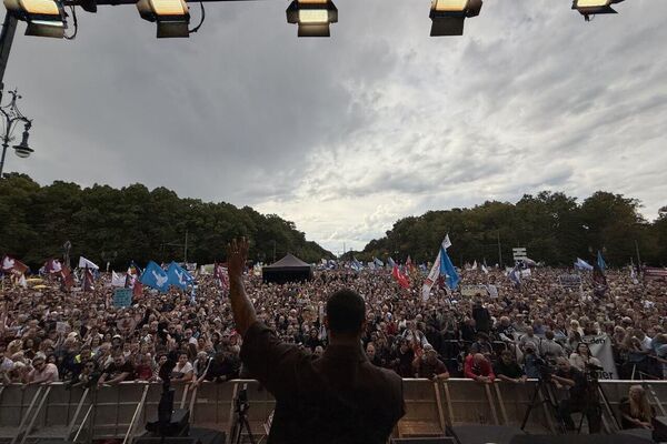 🪧 ¡Paz en lugar de carrera armamentista!: alemanes protestan contra la implicación del país en guerras - Sputnik Mundo