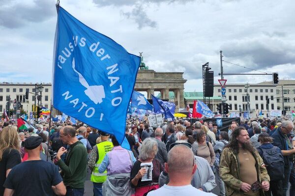 🪧 ¡Paz en lugar de carrera armamentista!: alemanes protestan contra la implicación del país en guerras - Sputnik Mundo