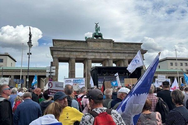 🪧 ¡Paz en lugar de carrera armamentista!: alemanes protestan contra la implicación del país en guerras - Sputnik Mundo