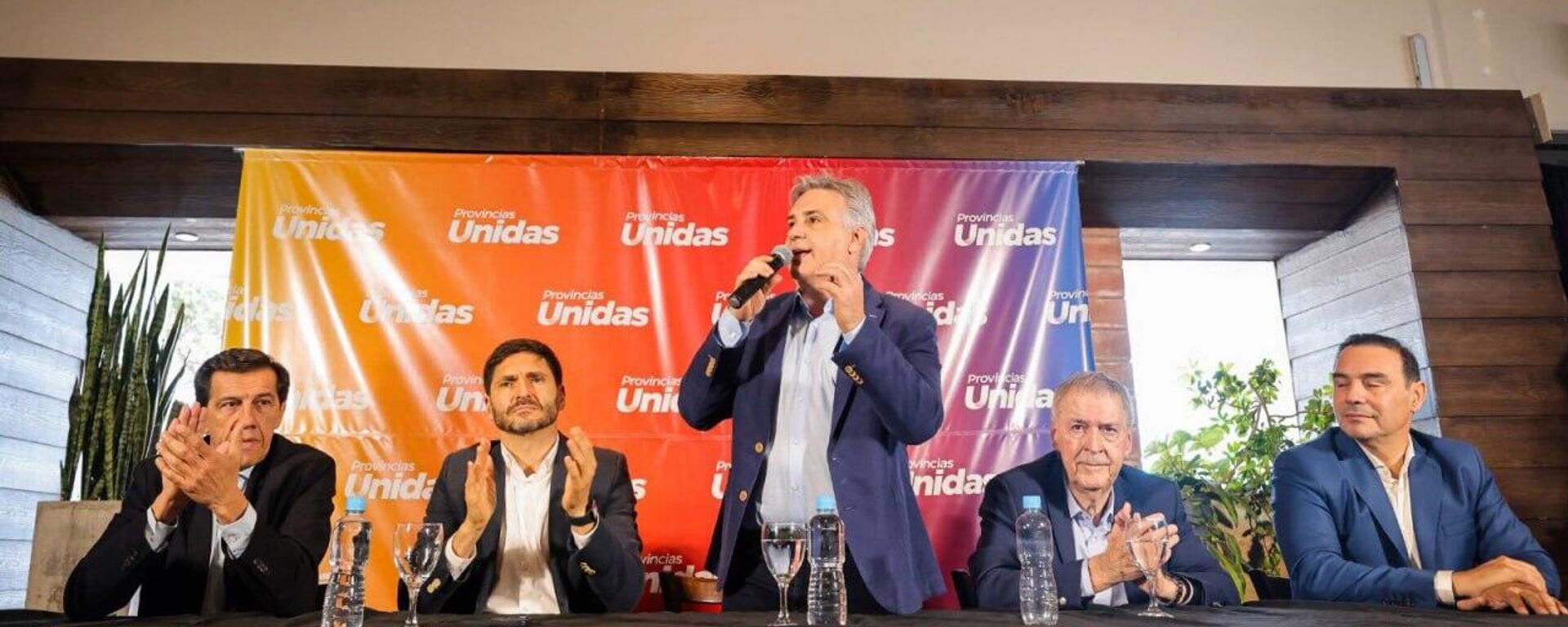 Gobernadores argentinos se unen en contra de las políticas de Milei - Sputnik Mundo, 1920, 12.09.2025