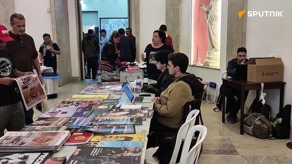 🪧 Brasileños se manifiestan en Sao Paulo contra las acciones de EEUU en Venezuela - Sputnik Mundo